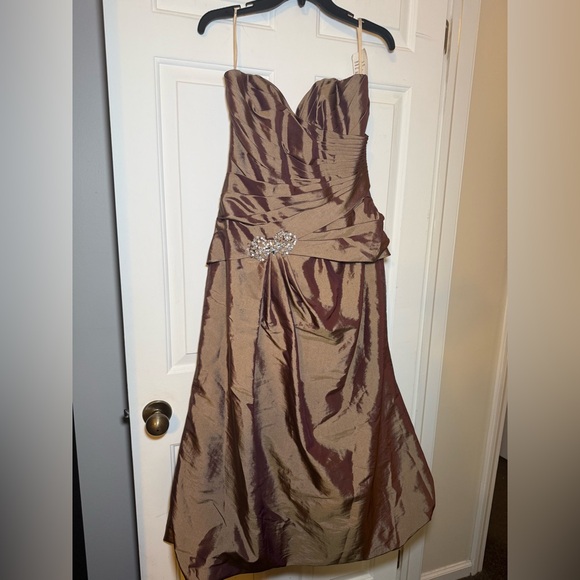 Impression Mocha Rose Corset Ruched Sweetheart Neck Gown Size 14 NWT Formal Bead